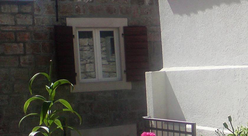 Бигово: A Little House In The Bay