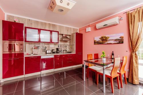 Бигово: Bigova Sea Views Apartments