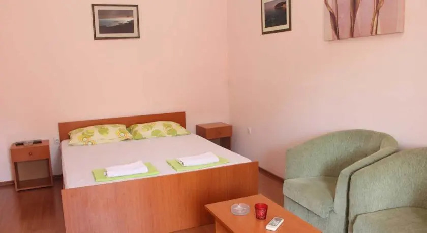 Бечичи: Apartments Lena