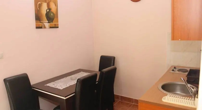 Бечичи: Apartments Lena