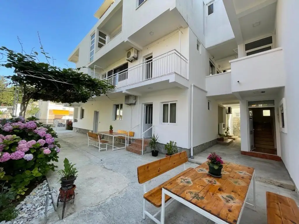Сутоморе: Apartments Pericic