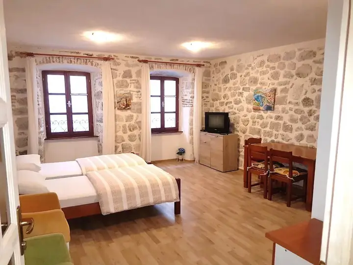 Доброта: Historic Stone House