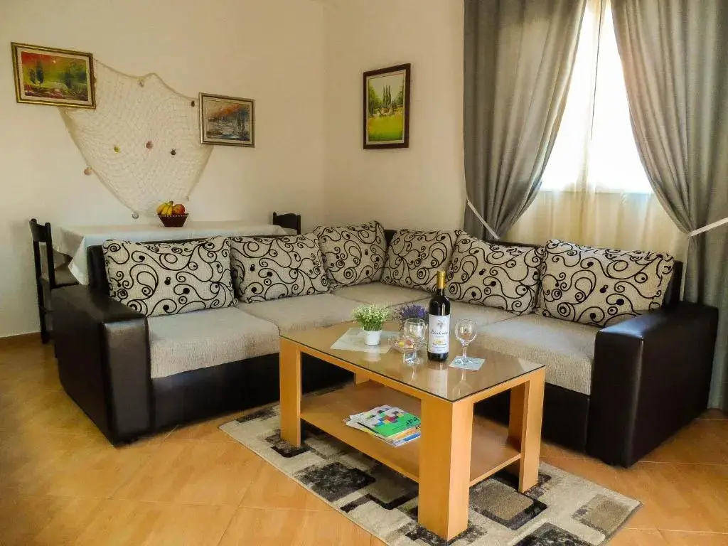 Бусат: Apartments Miles