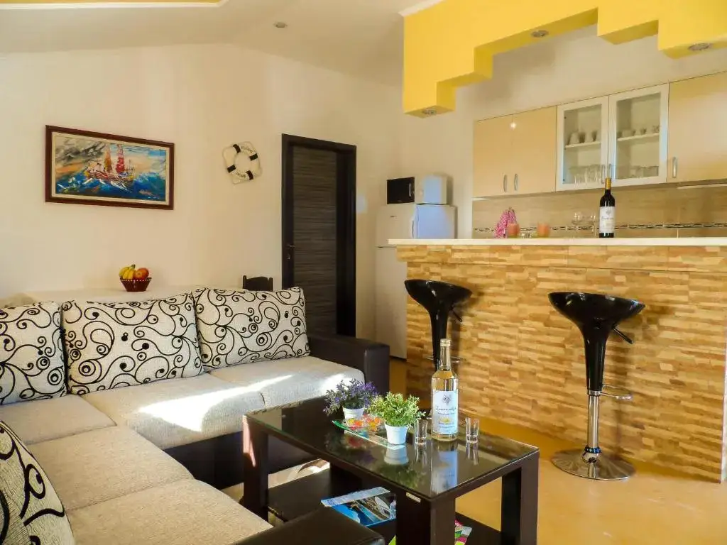 Бусат: Apartments Miles