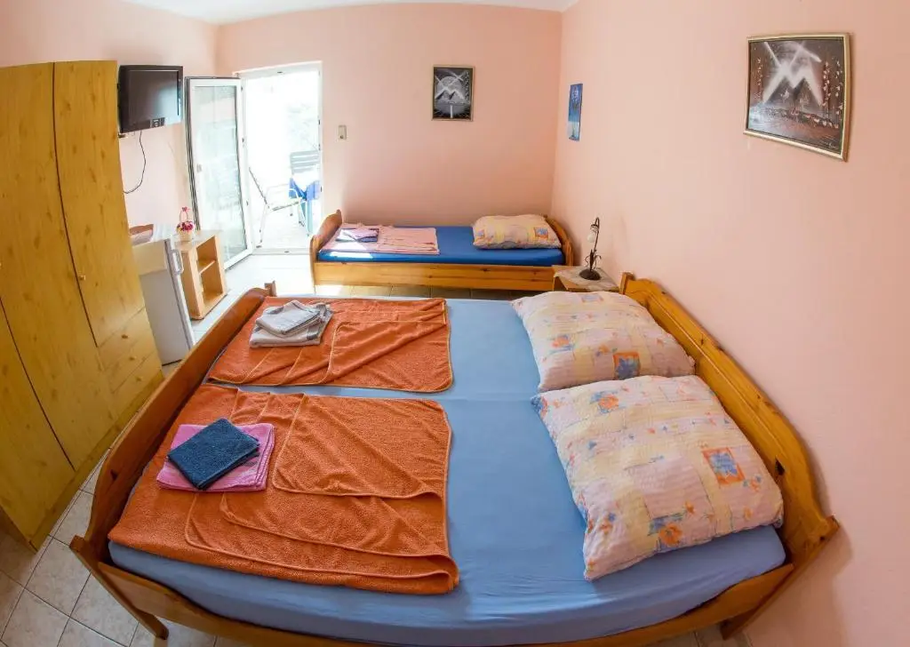 Бечичи: Guest House Zuber