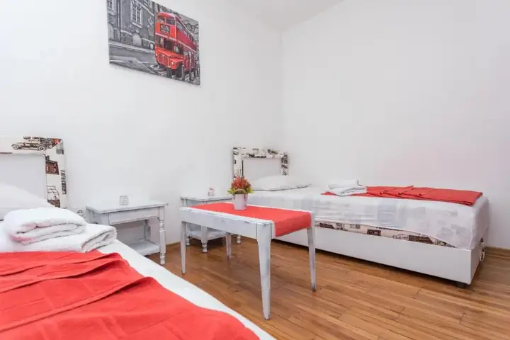 Бечичи: Guest House Zuber