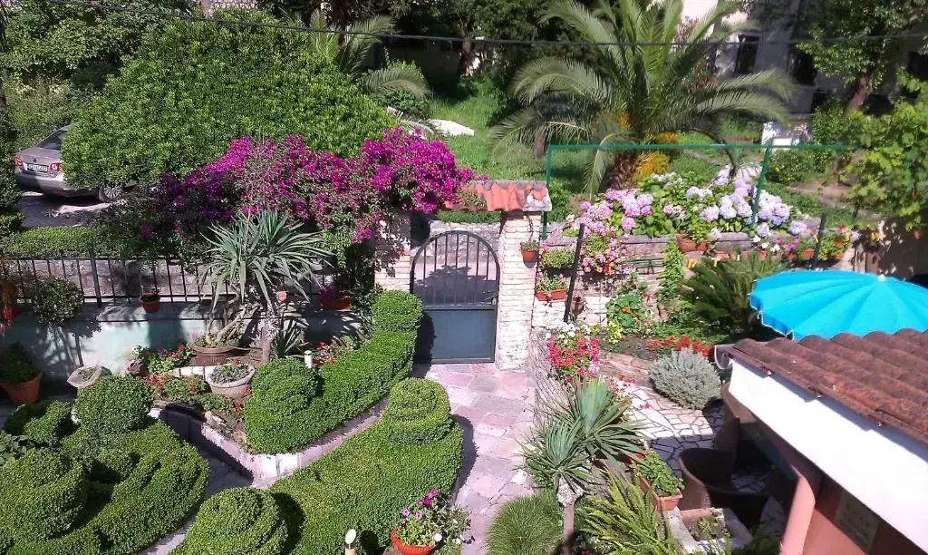 Доброта: Apartment City Garden