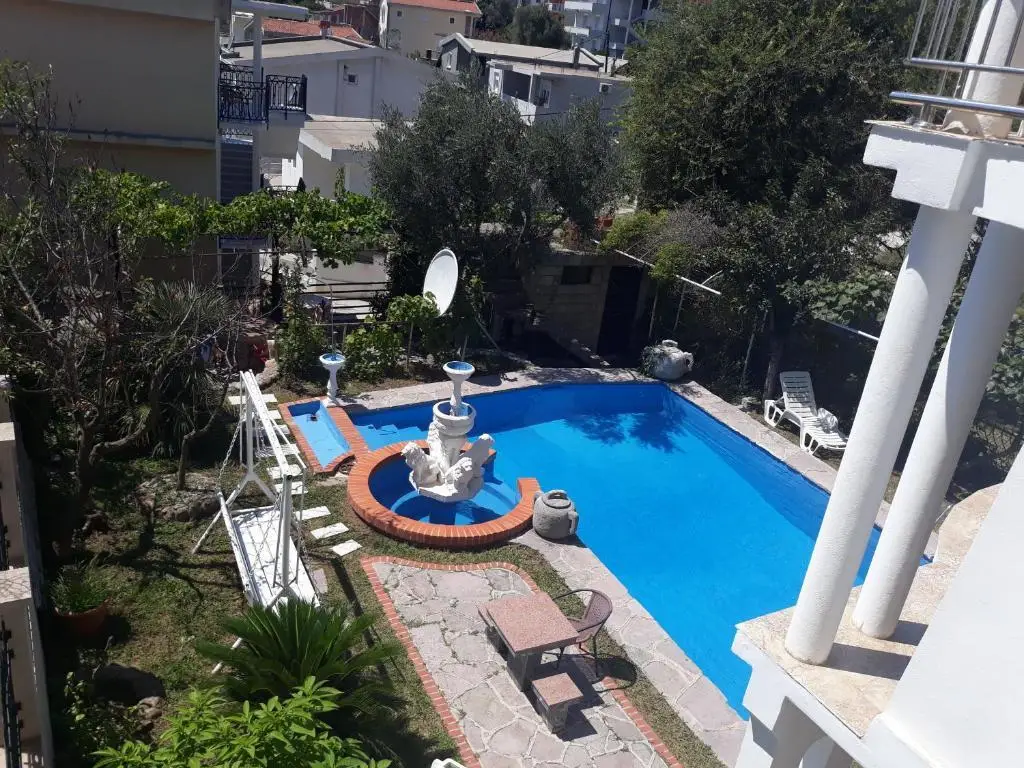 Бар: Apartments Pekic