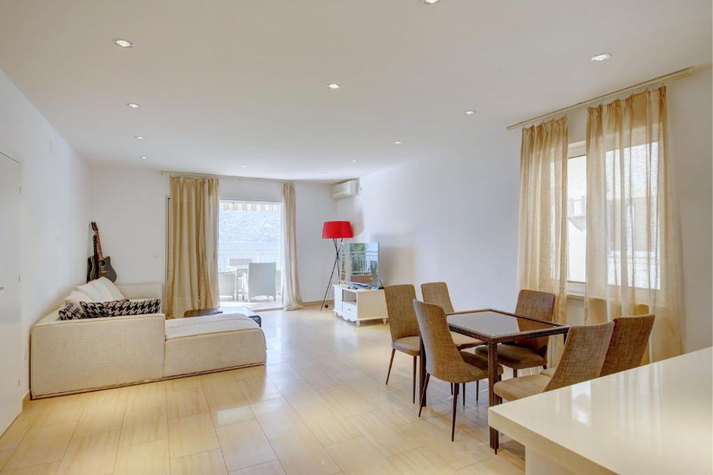 Рисан: Fashion Beach Apartments