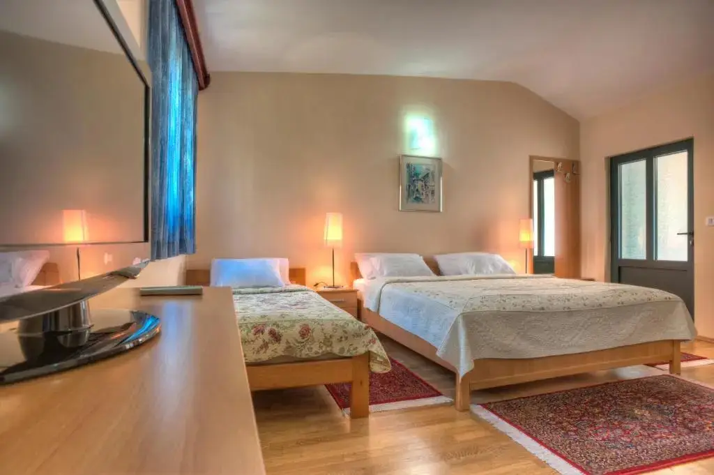 Свети-Стефан: Villa Stevan
