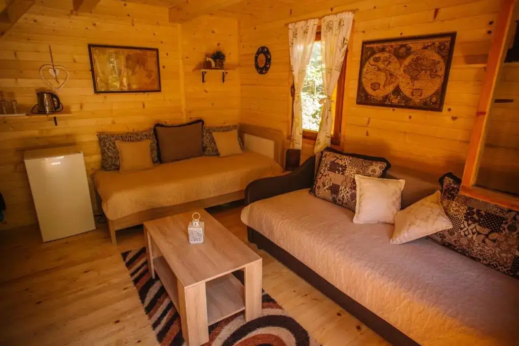 Жеично: Waterfall Rafting Center