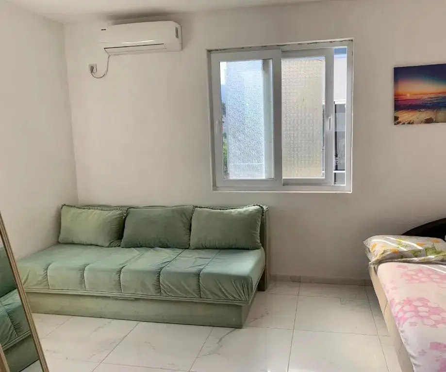 Бар: Apartments Hott