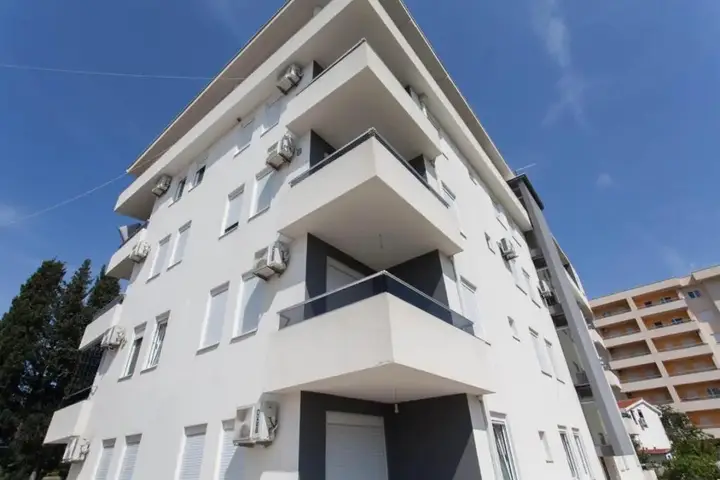 Бар: Apartments Hott
