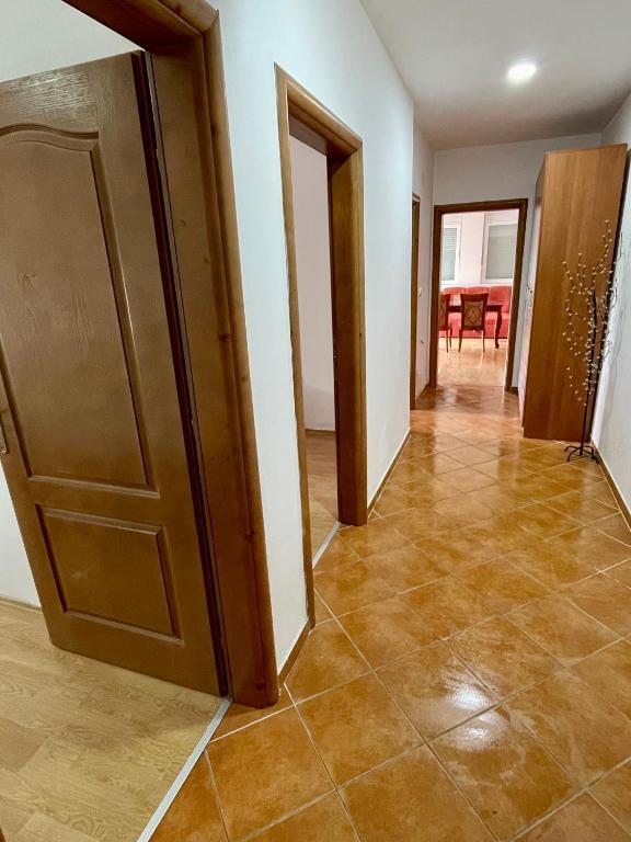 Бар: Apartments Hott