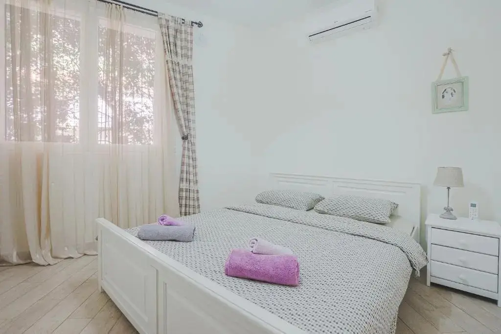 Доброта: Lavender House Apartments, Dobrota