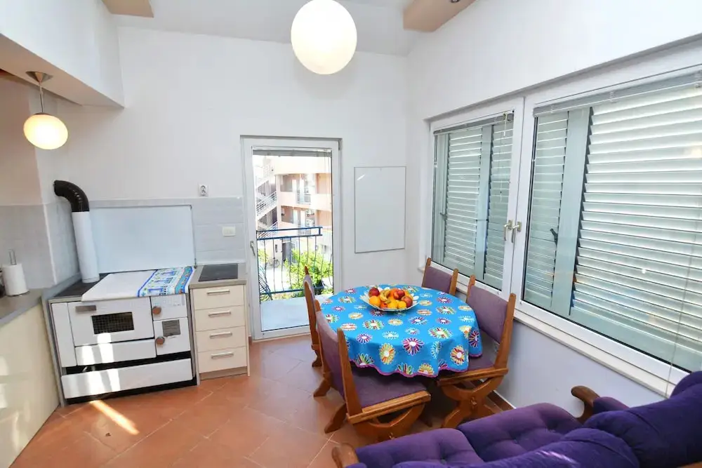 Тиват: Two bedroom apartment in the heart of Porto Montenegro