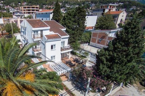 Чань: Guest House Asanovic