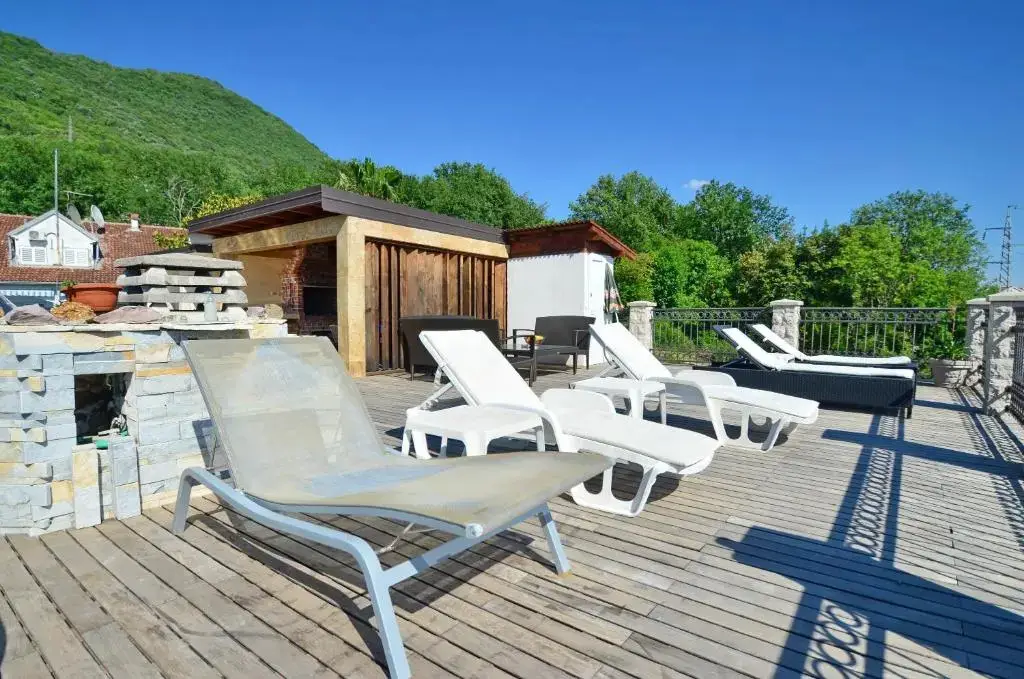 Тиват: Apartments Rajsko Mjesto