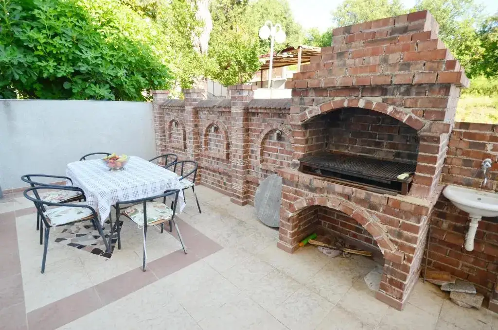 Тиват: Apartments Rajsko Mjesto
