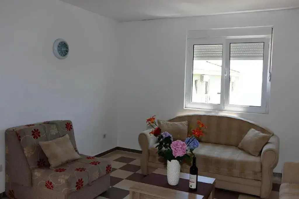 Бечичи: Guest House Ugljevarevic