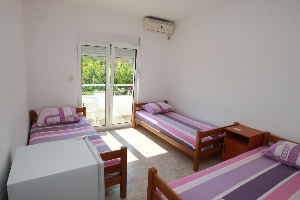 Бечичи: Guest House Ugljevarevic
