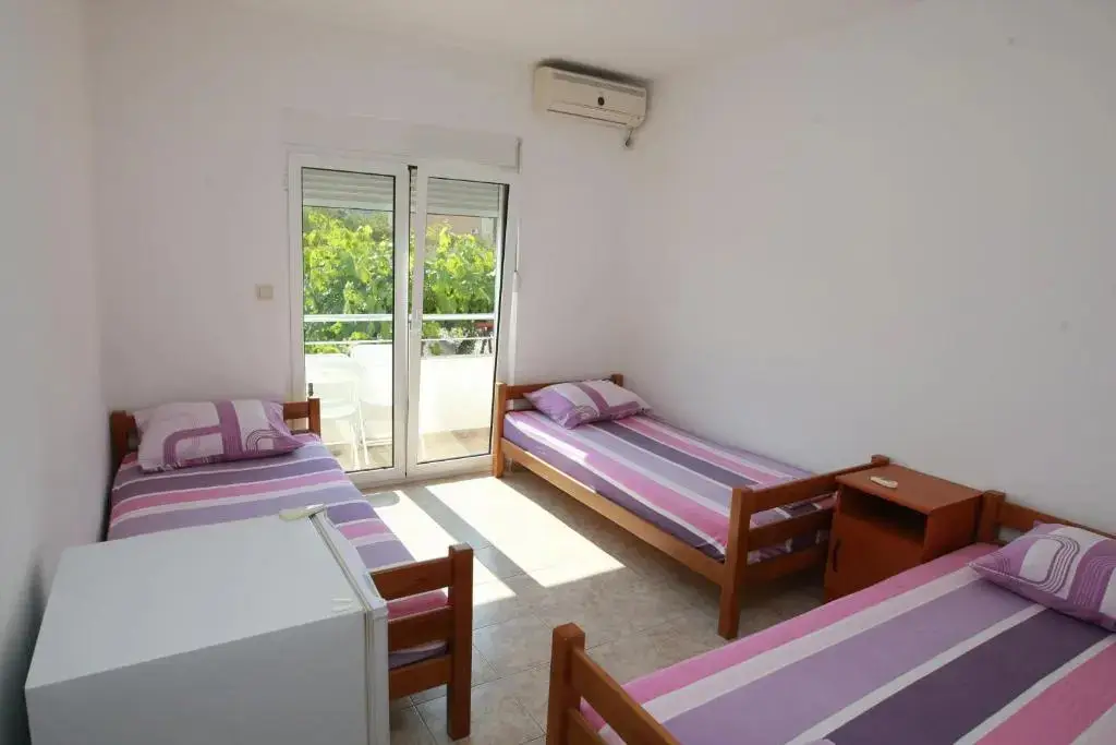 Бечичи: Guest House Ugljevarevic