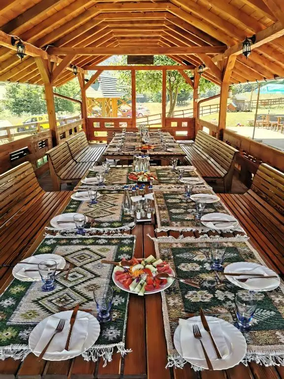 Андриевица: Bungalows Katun Maja Karanfil