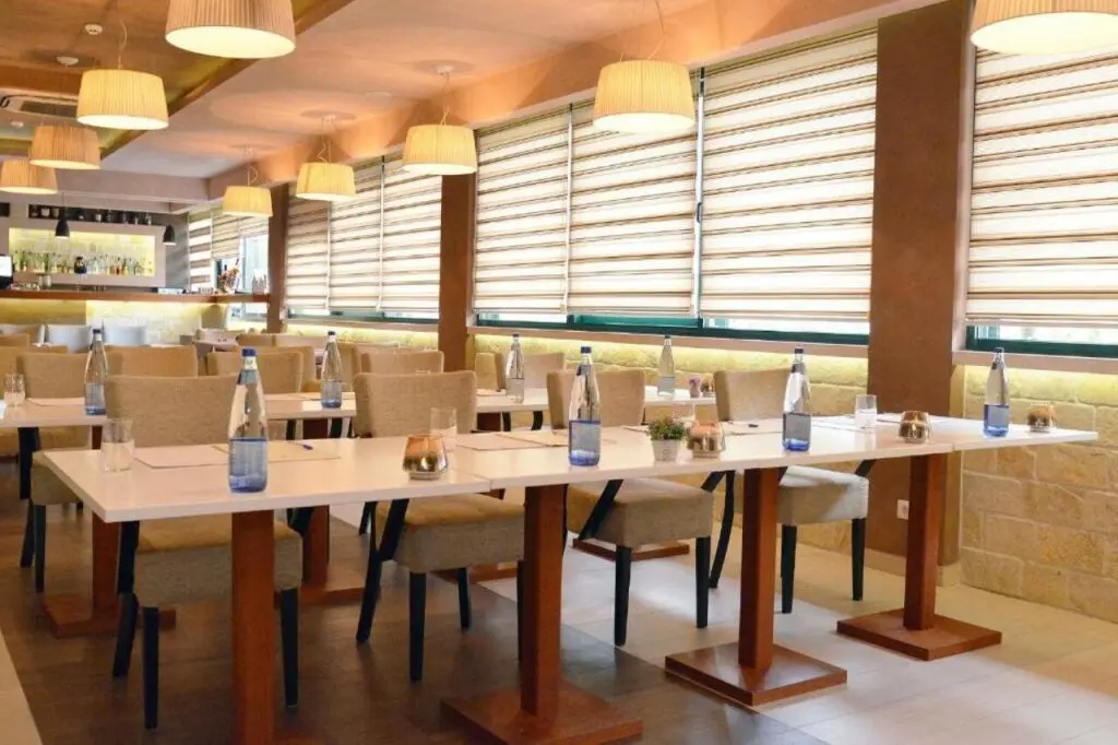 Доброта: Porto In Hotel