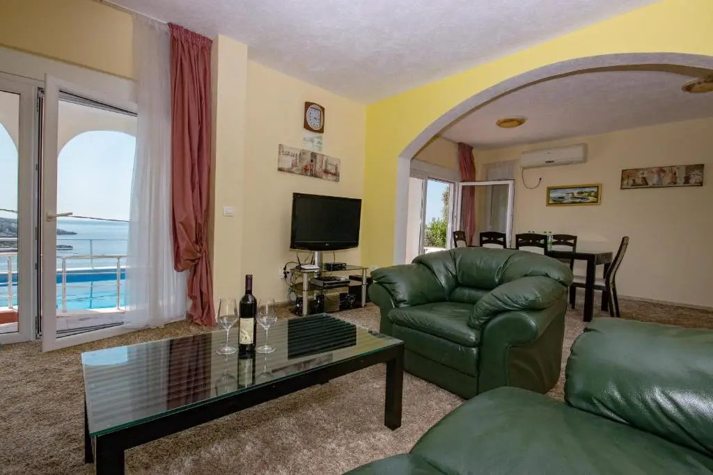 Бусат: Studio Apartments Aleksandra