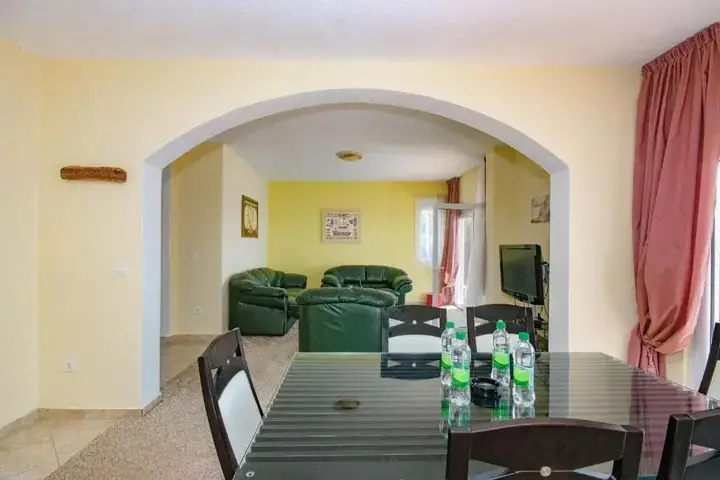 Бусат: Studio Apartments Aleksandra
