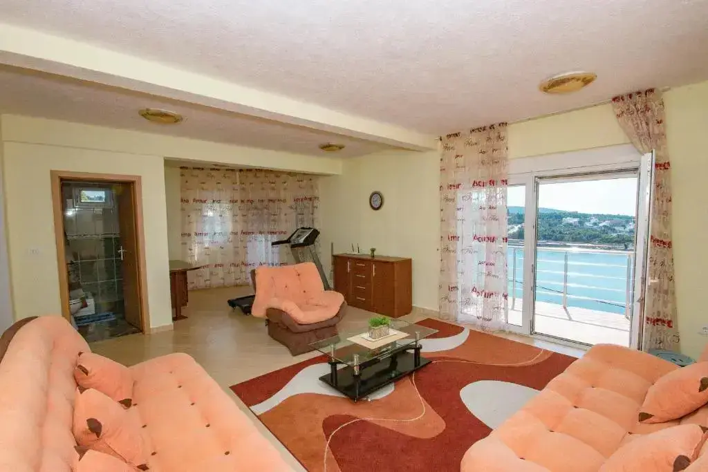 Бусат: Studio Apartments Aleksandra