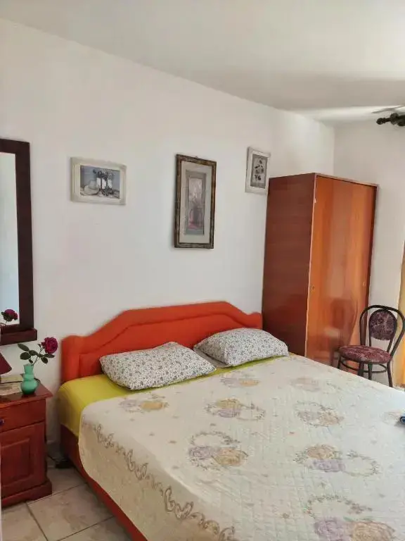 Петровац: Apartments Gvozdenović