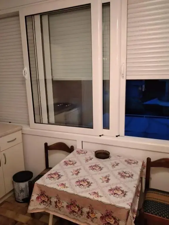 Петровац: Apartments Gvozdenović