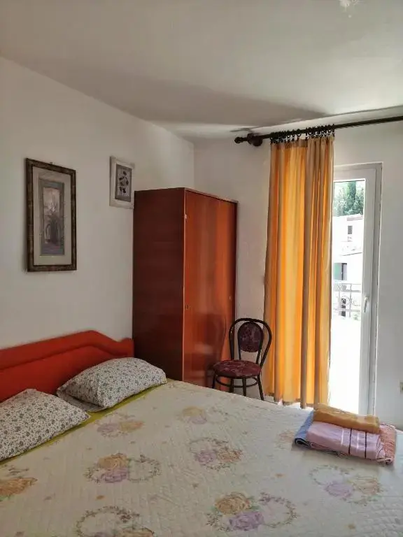 Петровац: Apartments Gvozdenović