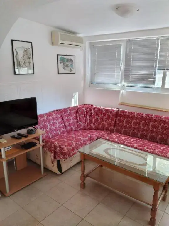 Петровац: Apartments Gvozdenović