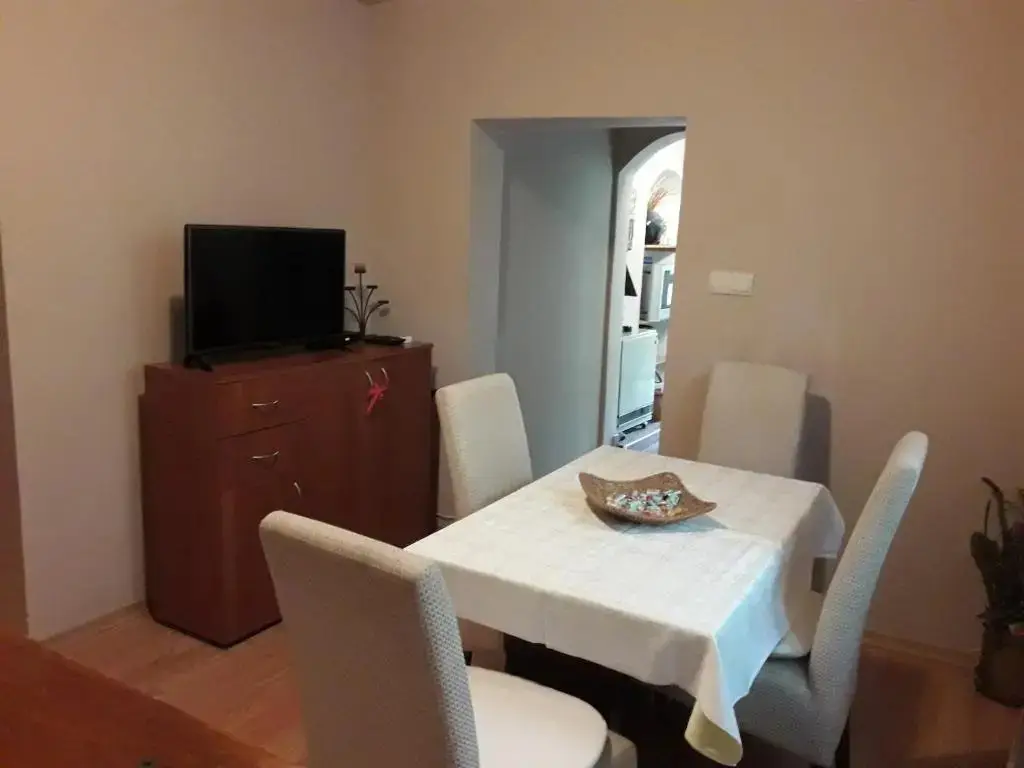 Бечичи: Apartments Ant