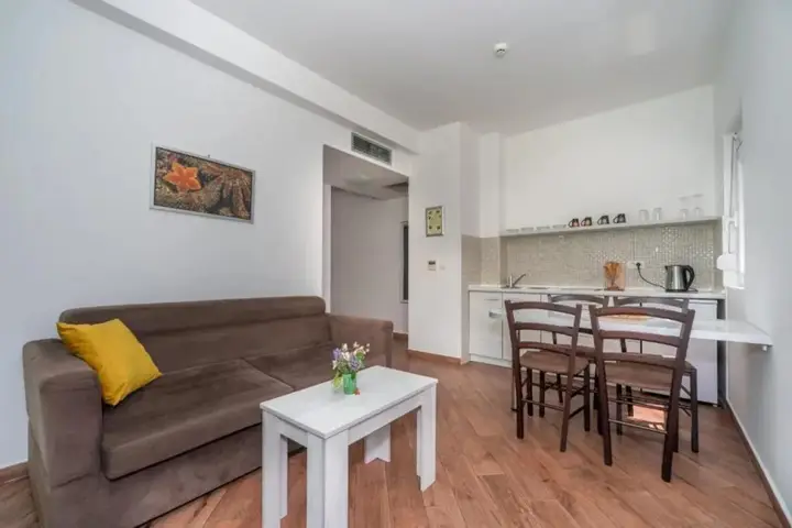 Петровац: Apartments Fortunella