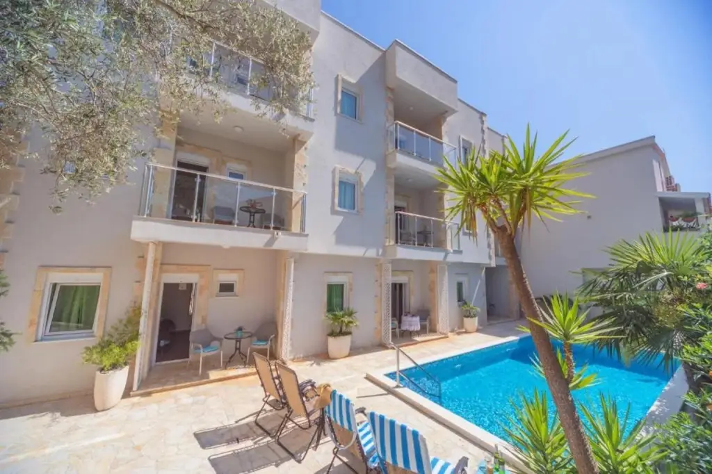 Петровац: Apartments Fortunella
