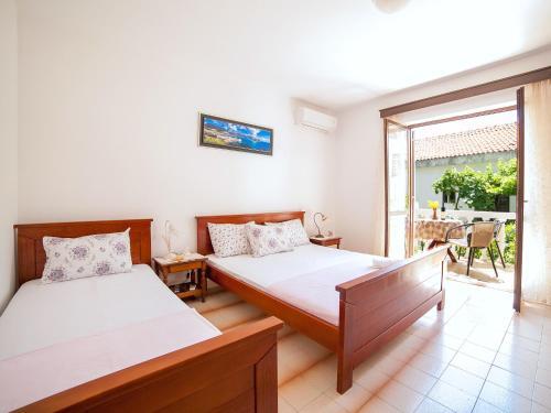 Петровац: Rooms Garden