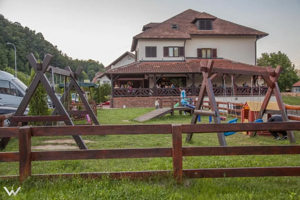 Биело-Поле: Hotel Dvor