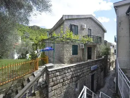 Будва: Guest House Villa Astera