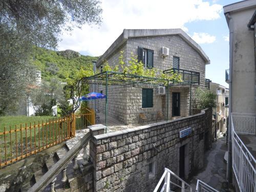 Будва: Guest House Villa Astera
