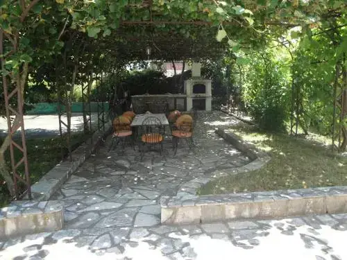 Бар: Leisure House Jovovic