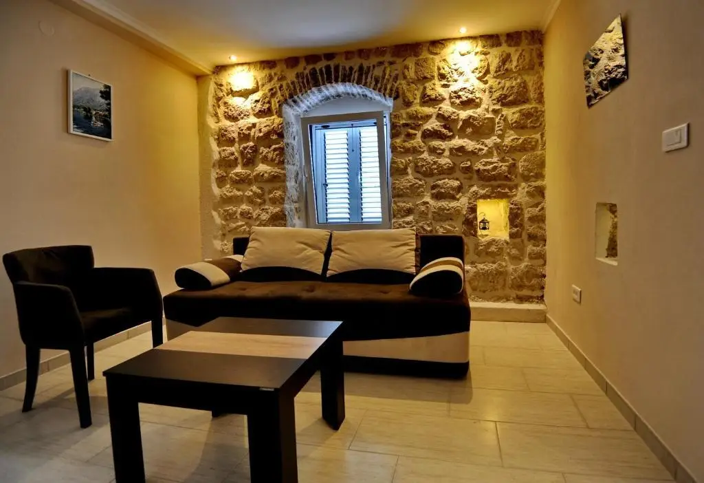 Доброта: Apartments Ave R