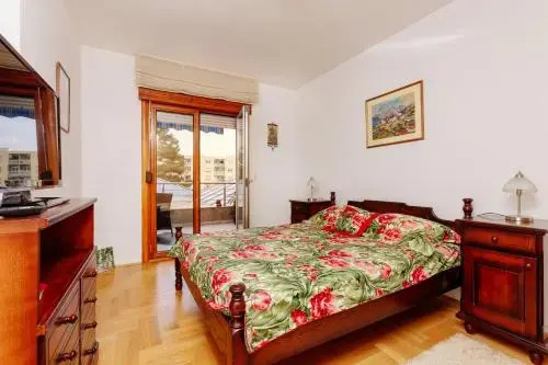 Тиват: Apartment Sahala