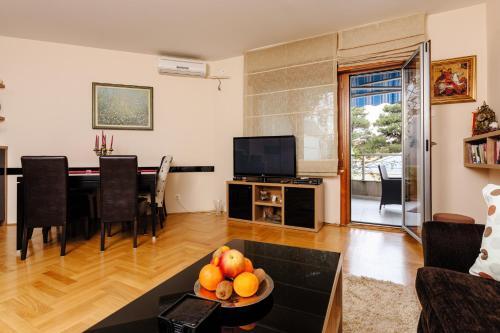 Тиват: Apartment Sahala