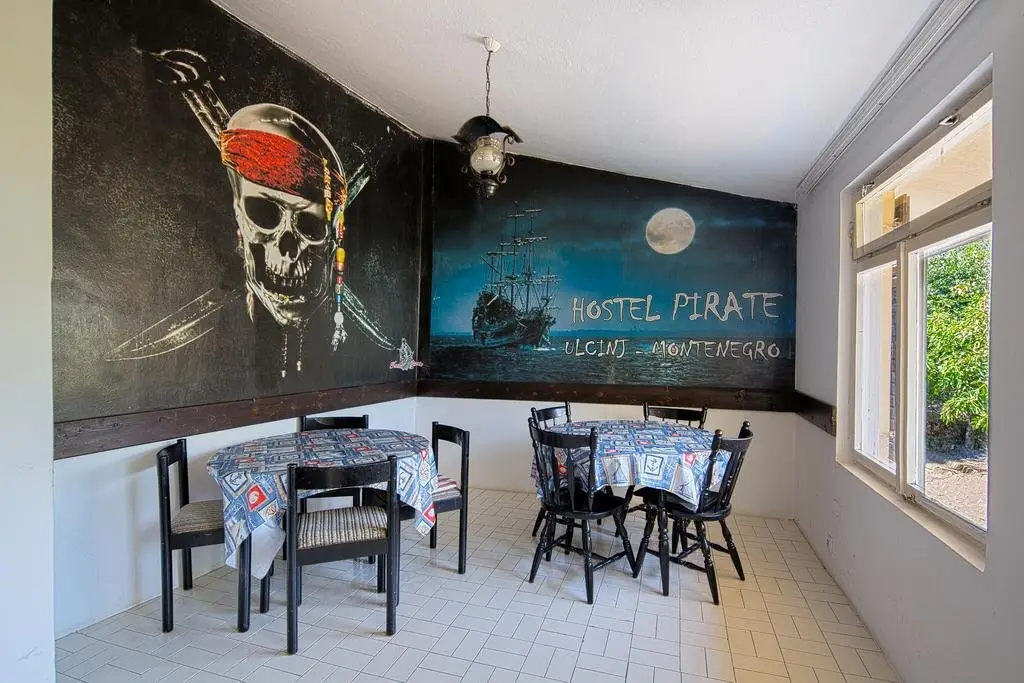 Ульцинь: Hostel Pirate