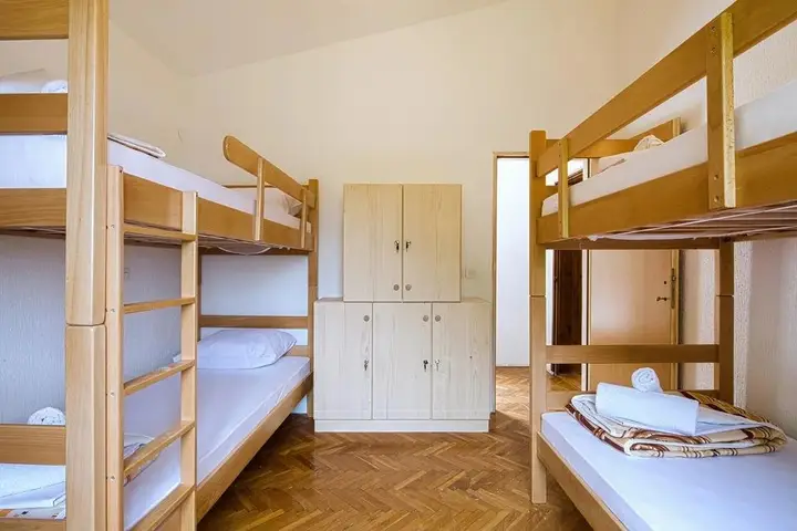 Ульцинь: Hostel Pirate