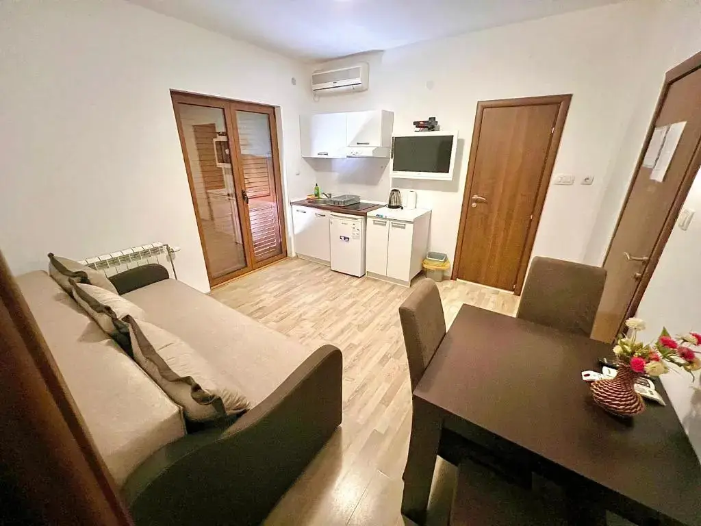 Тиват: Apartments Family