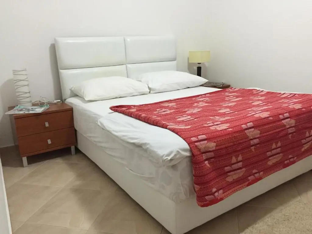 Петровац: Apartments Ivan